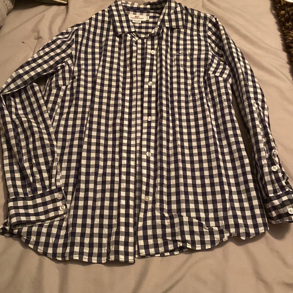 Women’s Vineyard Vine button down shirt